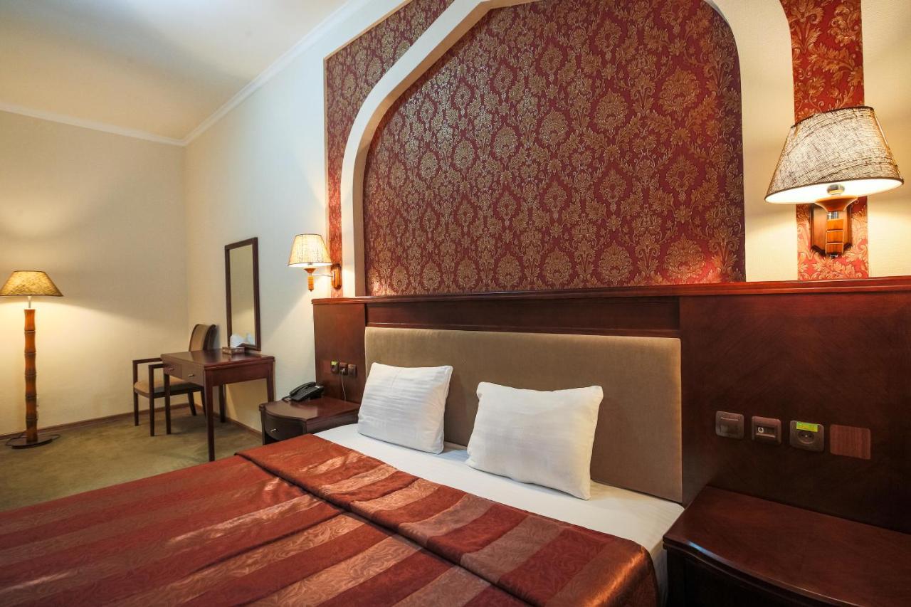 Avicenna Hotel Bukhara Esterno foto
