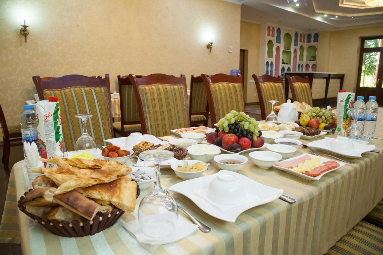 Avicenna Hotel Bukhara Esterno foto